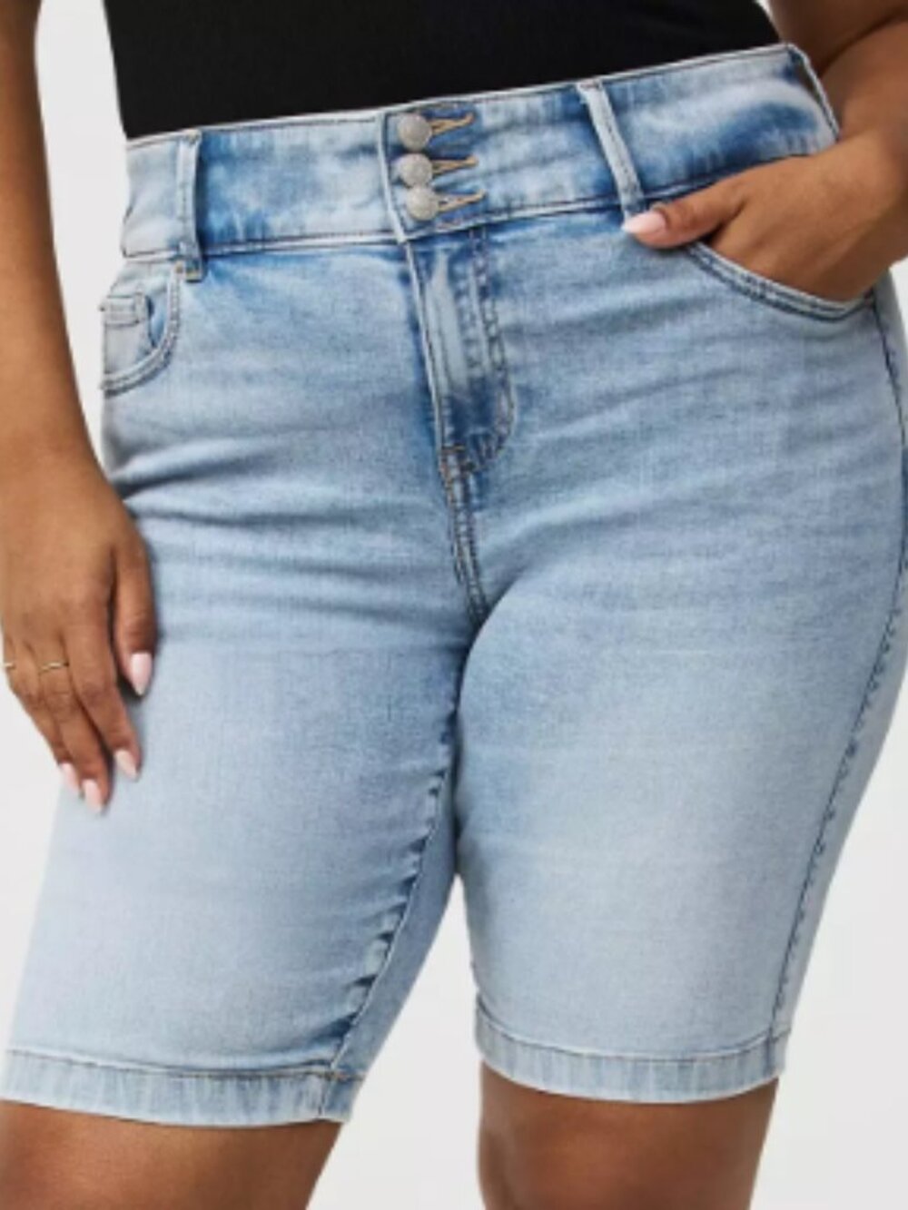 Torrid Jegging Bermuda Jean Short - Super Stretch Light Wash - size 14